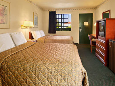 Days Inn By Wyndham Orange Anaheim Værelse billede