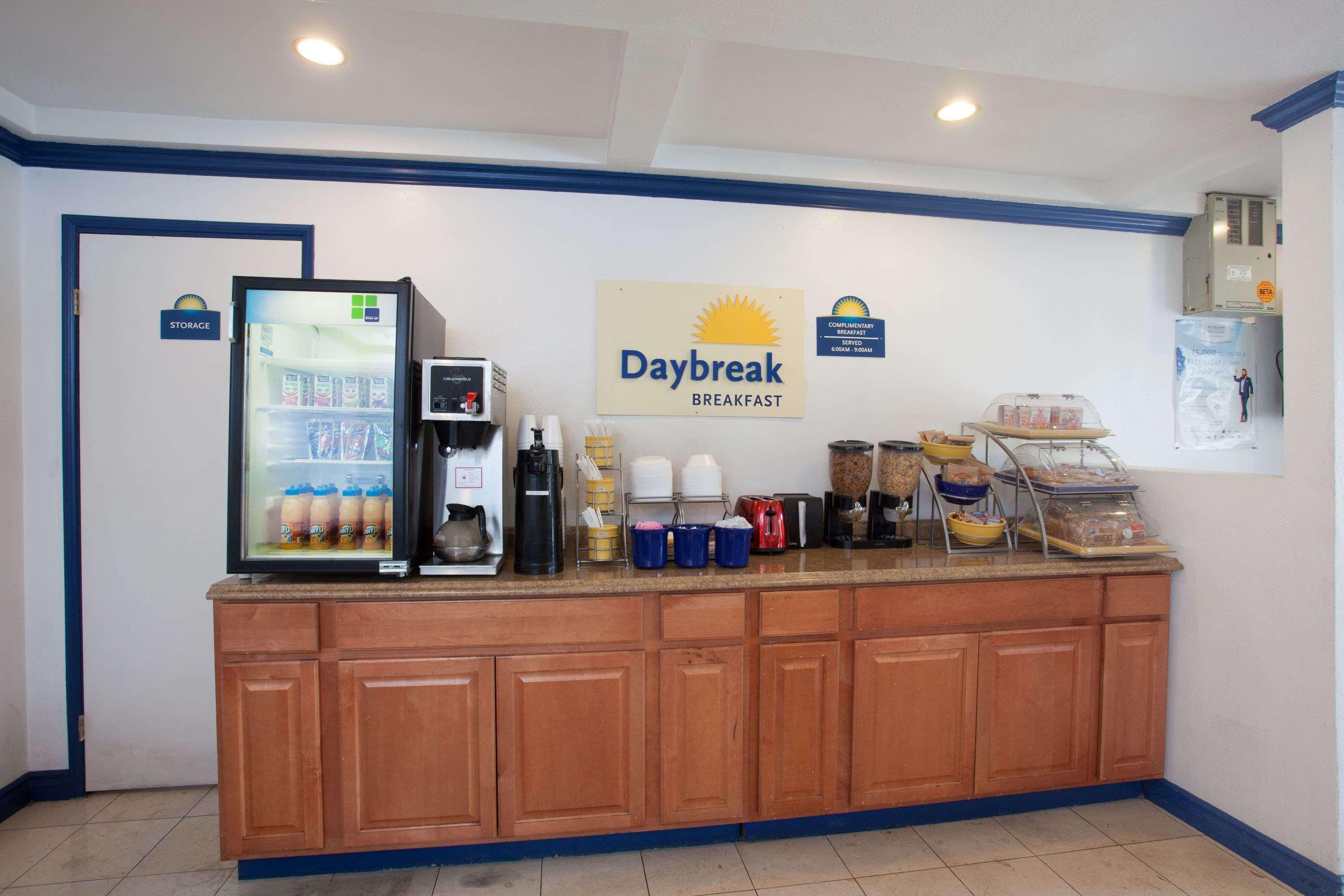 Days Inn By Wyndham Orange Anaheim Eksteriør billede